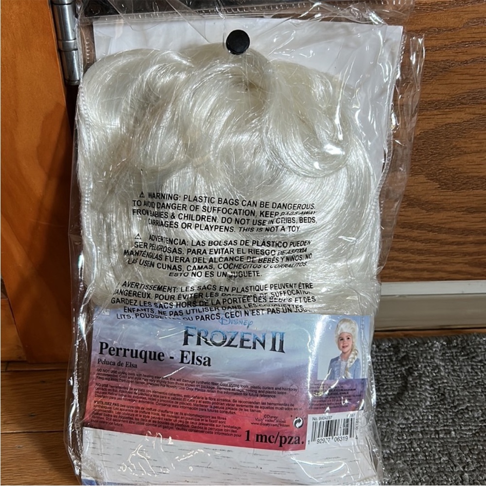 NWT Disney Frozen 2 Elsa Wig Adult Size Halloween Costume Accessory - Picture 2 of 2